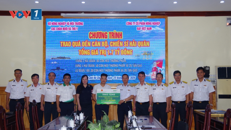 Tiếp thêm động lực cho chiến sĩ Hải quân nơi đầu sóng