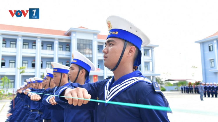 Thao trường nắng gió hun đúc bản lĩnh chiến sĩ trẻ Vùng 2 Hải quân