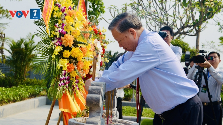 Tổng Bí thư, Chủ tịch nước Tô Lâm dâng hương tưởng nhớ Tổng Bí thư Hà Huy Tập