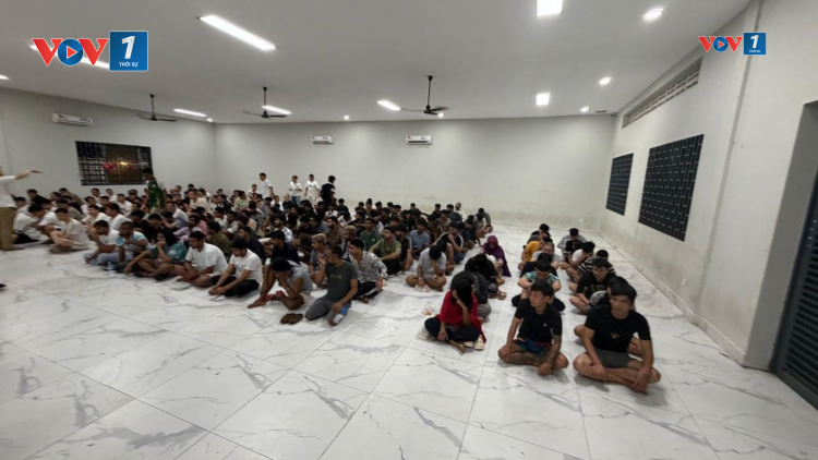 Cảnh sát Phnom Penh triệt phá "ổ" lừa đảo công nghệ, bắt giữ hơn 200 đối tượng