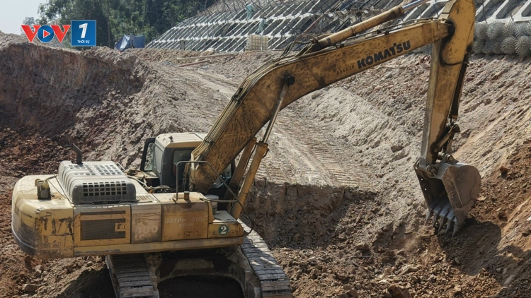 Giá nhiên liệu tăng, nhà thầu cao tốc Khánh Hoà – Buôn Ma Thuột linh hoạt thi công giữ tiến độ