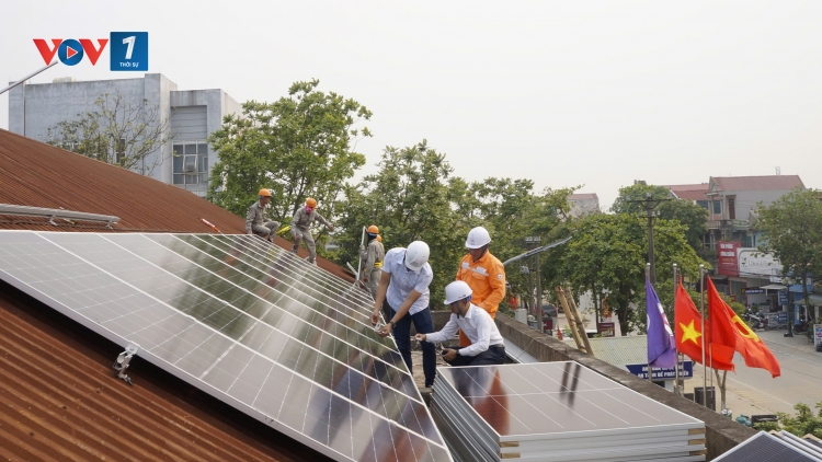 Điện mặt trời mái nhà ở miền Bắc: Lợi ích thiết thực cho cả khách hàng, ngành điện & môi trường