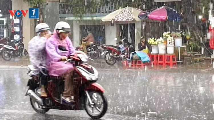 Thời tiết ngày 17/4: Bắc Bộ mưa dông diện rộng, Trung Bộ - Nam Bộ nắng nóng