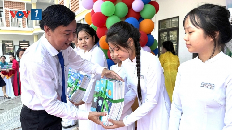 Xã đầu tiên trong cả nước cấp sách giáo khoa miễn phí cho học sinh