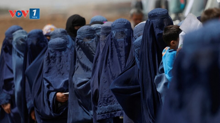 UNICEF cảnh báo Afghanistan có thể mất tới 25.000 nữ nhân viên y tế và giáo viên