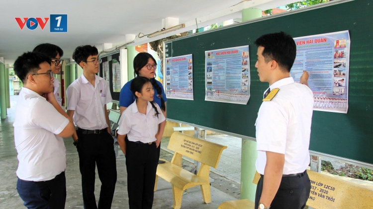 Hơn 1.300 học sinh Khánh Hòa tham gia tuyên truyền biển, đảo và định hướng vào Hải quân