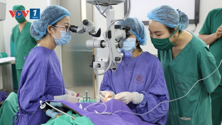 Lần đầu ghép giác mạc từ người hiến chết não tại Bệnh viện Đa khoa tỉnh Quảng Ninh