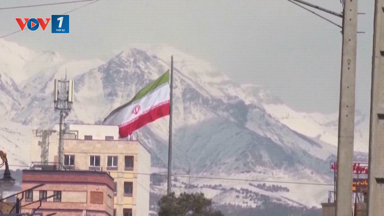 Iran triển khai các tàu ngầm nhằm giành quyền kiểm soát eo biển Hormuz