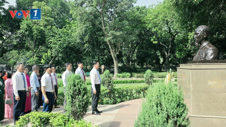 Đảng bộ tại Ấn Độ dâng hoa tưởng niệm Chủ tịch Hồ Chí Minh