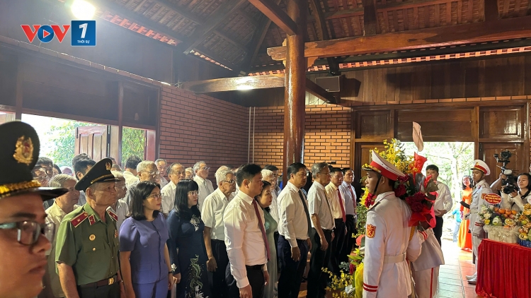 Đắk Lắk: Lễ dâng hương kỷ niệm 136 năm ngày sinh chủ tịch Hồ Chí Minh