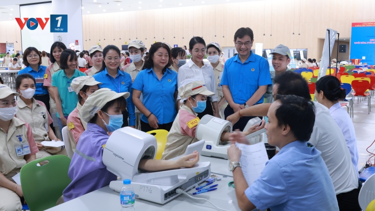 Hơn 700 nữ công nhân thủ đô được khám sức khỏe sinh sản và tầm soát ung thư miễn phí