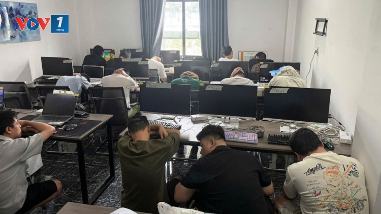 Phát hiện gần 100 người nước ngoài thuê khách sạn, lắp máy móc nghi lừa đảo mạng