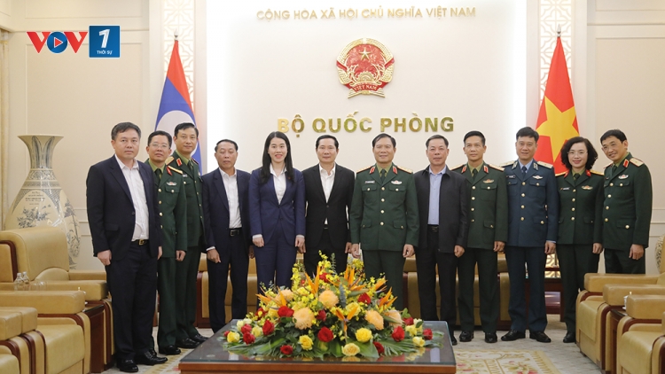 Đại tướng Nguyễn Tân Cương tiếp Tổng Tham mưu trưởng Quân đội nhân dân Lào