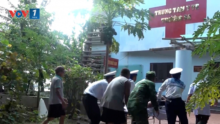 Đảo Trường Sa cấp cứu kịp thời ngư dân bị đứt lìa cẳng chân