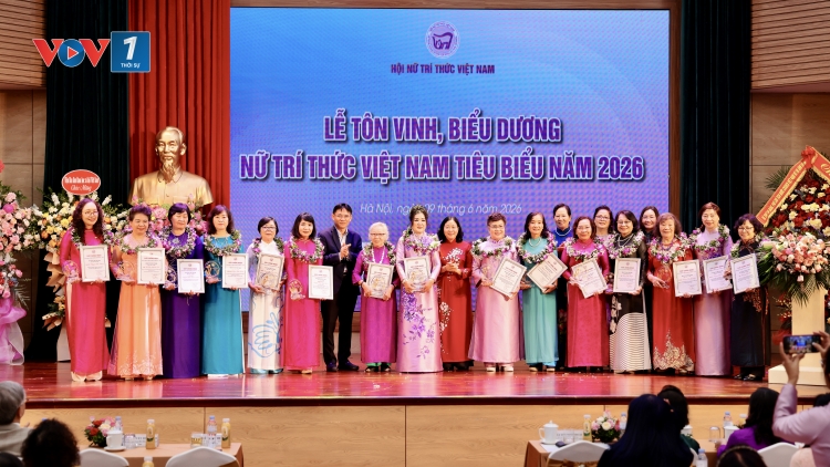Bà Bùi Thị Minh Hoài dự Lễ Tôn vinh và biểu dương Nữ trí thức Việt Nam tiêu biểu năm 2026