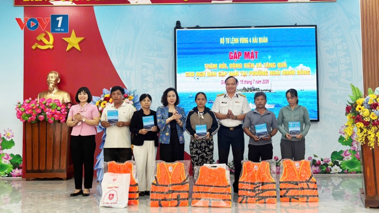 Lữ đoàn 162, Vùng 4 Hải quân thăm, tặng quà ngư dân Gia Lai bị thiệt hại do hỏa hoạn