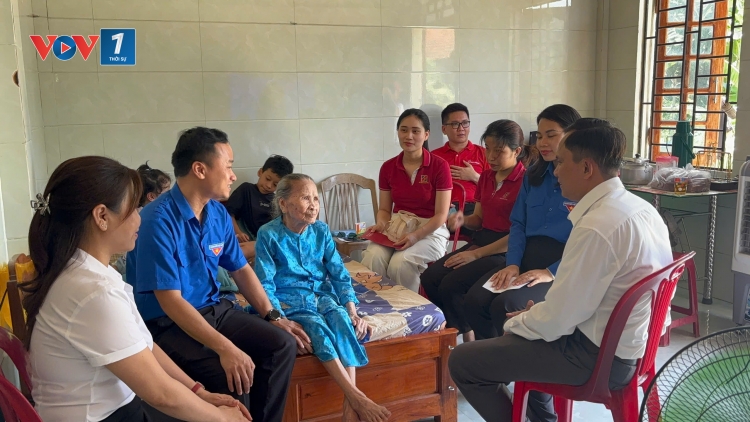 “Bữa cơm gia đình - Ấm tình lòng Mẹ”