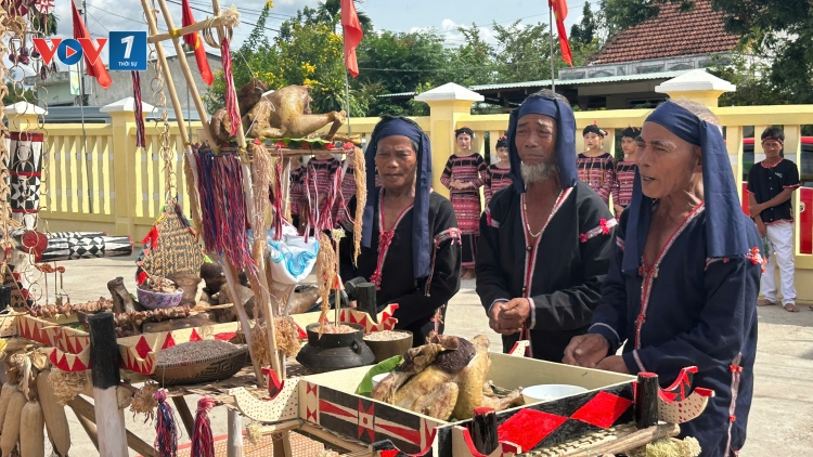 Lễ cúng cầu Mùa của người Ba Na, tỉnh Đắk Lắk ước vọng no đủ, bình an