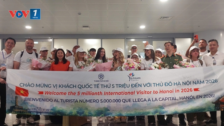 Hà Nội đón vị khách quốc tế thứ 5 triệu, khẳng định sức hút điểm đến hàng đầu