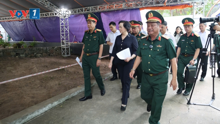 Phó Thủ tướng Phạm Thị Thanh Trà kiểm tra công tác tìm kiếm hài cốt liệt sĩ 