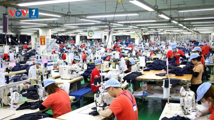 Standard Chartered nâng dự báo tăng trưởng GDP Việt Nam lên 9,5%
