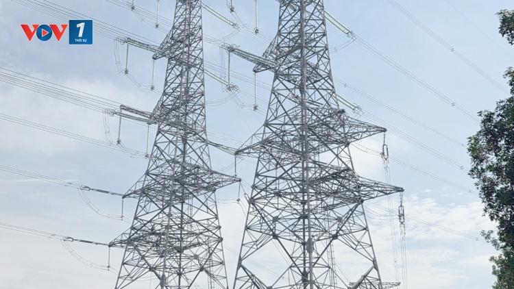 Đóng điện 2 mạch đường dây 220kV Chơn Thành-Bến Cát, tăng cường đảm bảo điện cho TP.HCM và Đồng Nai