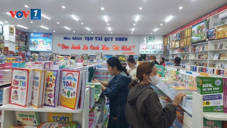 Khan hiếm sách giáo khoa, phụ huynh- học sinh ở Gia Lai khó mua đủ bộ