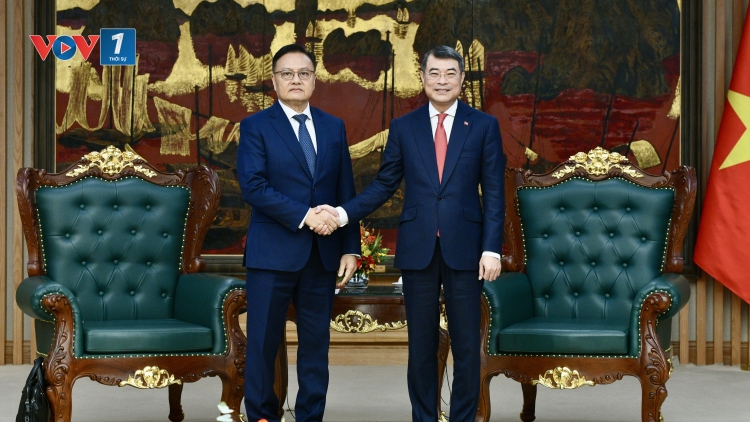 Thủ tướng tiếp Phó Thủ tướng Bộ trưởng Bộ Tài chính Lào