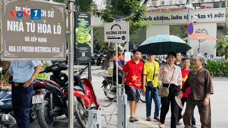 Du khách tìm về Hỏa Lò để hiểu hơn giá trị của độc lập, hòa bình