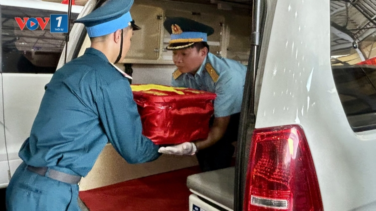 Quân chủng PK-KQ vận chuyển đảm bảo an toàn hơn 13 nghìn mẫu sinh phẩm hài cốt liệt sỹ