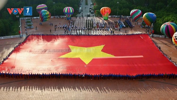 Cà Mau: Lễ chào cờ đặc biệt với Đại kỳ 2.000m2