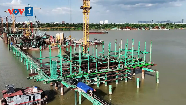 Cầu vượt sông Hồng: Chạy đua với thời gian phấn đấu hoàn thành tháng 7 - 2027
