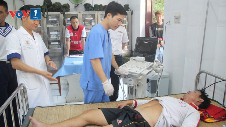 Bệnh xá Song Tử Tây kịp thời cấp cứu ngư dân bị viêm ruột