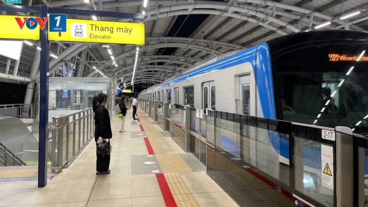 TP.HCM tăng chuyến metro và xe buýt phục vụ lễ truy điệu liệt sĩ