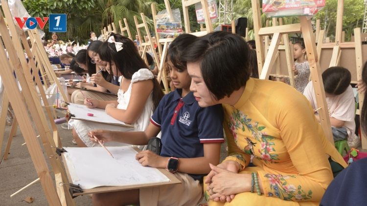 Hà Nội qua nét vẽ của thiếu nhi Việt Nam và quốc tế 