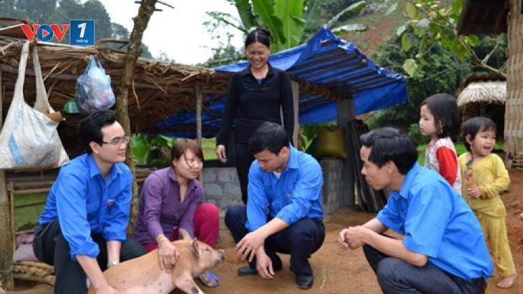 Bộ Nội vụ đã có những phương án cụ thể bố trí việc làm cho 600 trí thức trẻ sau khi kết thúc Dự án thí điểm tuyển chọn 600 trí thức về các địa phương (Thời sự chiều 20/12/2015)