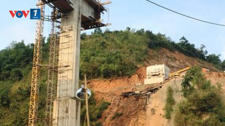 4 người tử vong trong vụ tai nạn lao động nghiêm trọng do sập giàn giáo trong lúc thi công cầu tại xã Trung Sơn, huyện Quan Hóa- tỉnh Thanh Hóa (Thời sự chiều 10/1/2016)