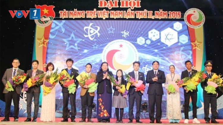 Động lực để tài năng trẻ cống hiến vào sự phát triển của đất nước (18/12/2015)