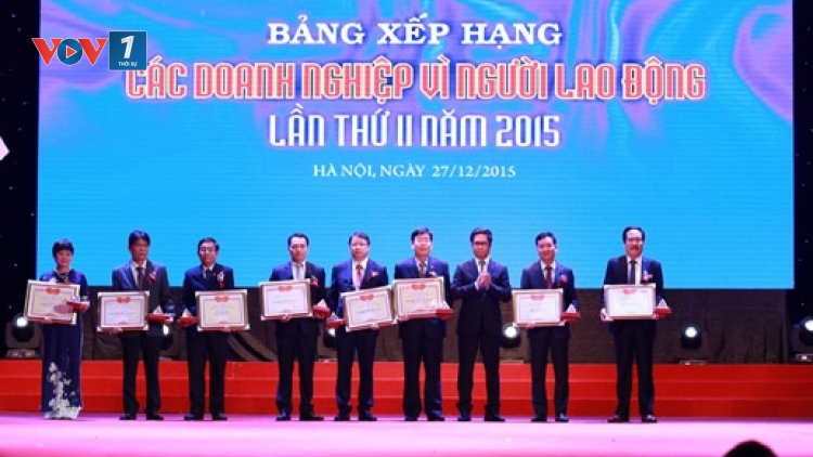 49 doanh nghiệp được vinh danh "Doanh nghiệp vì người lao động" năm 2015 (28/12/2015)