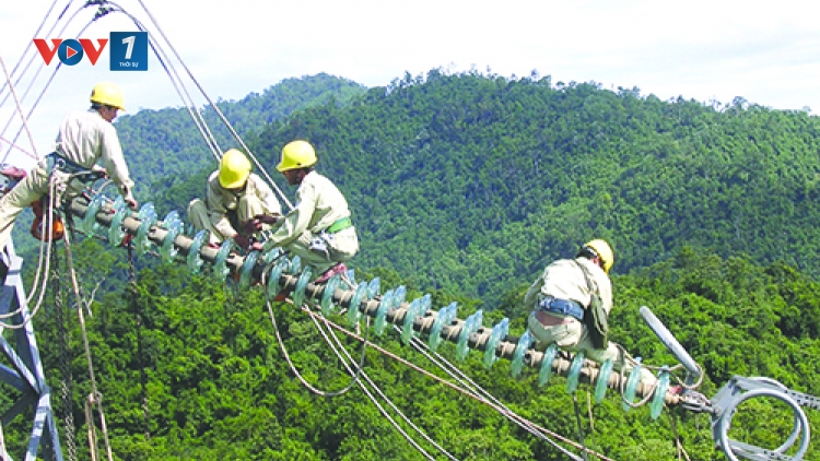 Tổ chức tết sớm cho công nhân truyền tải điện, một nét văn hóa của doanh nghiệp (2/2/2016)