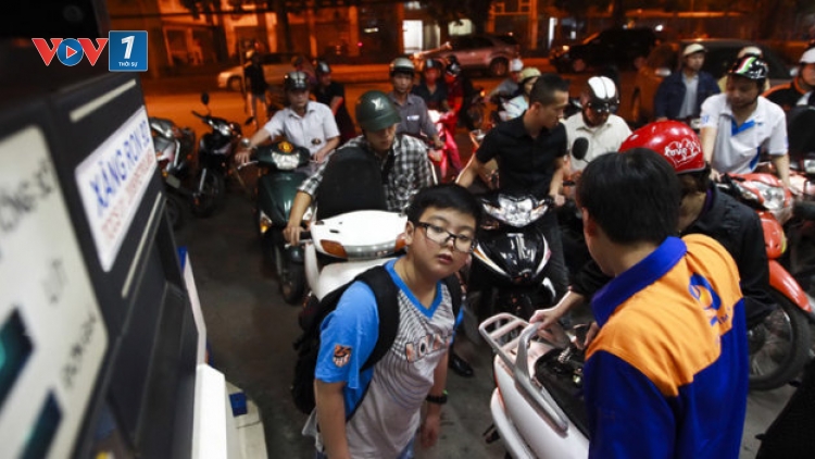 Bộ trưởng Bộ Tài chính Đinh Tiến Dũng khẳng định: “Không có chuyện Bộ Tài chính đề xuất tăng thuế bảo vệ môi trường đối với xăng dầu” (Thời sự trưa 25/2/2016)