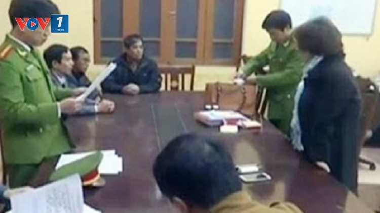 Công an tỉnh Bắc Ninh khởi tố vụ án hình sự đối với lãnh đạo Công ty Vipha Việt Nam khi dụ dỗ gần 500 người tham gia kinh doanh hàng đa cấp với số tiền khoảng 20 tỷ đồng (Thời sự chiều 3/3/2016)