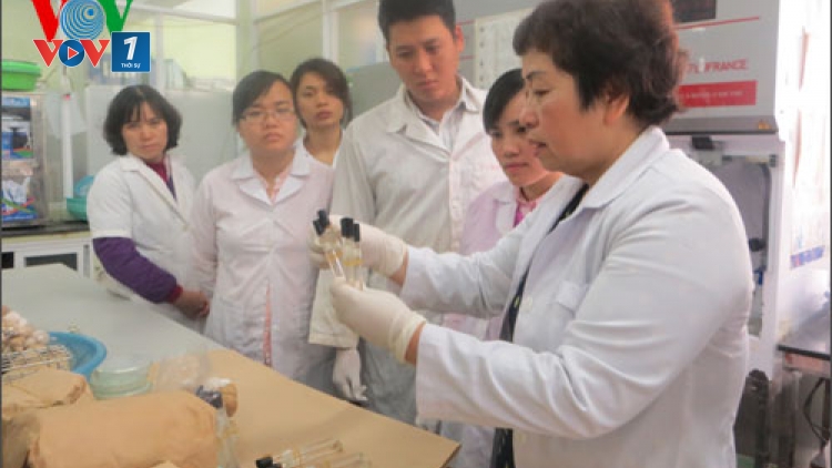 Cần làm gì để tạo điều kiện cho các nhà khoa học nữ làm việc và cống hiến (8/3/2016)