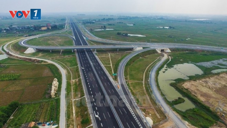 Từ hôm nay, tăng phí đường bộ đối với đường cao tốc Hà Nội - Hải Phòng và quốc lộ 5 với mức tăng bình quân là 50% so với trước. (Thời sự trưa 1/4/2016)
