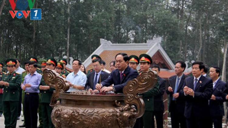 Chủ tịch nước Trần Đại Quang dâng hương tưởng niệm Chủ tịch Hồ Chí Minh tại Khu di tích K9 – Đá Chông, Ba Vì, Hà Nội (Thời sự trưa 10/4/2016)