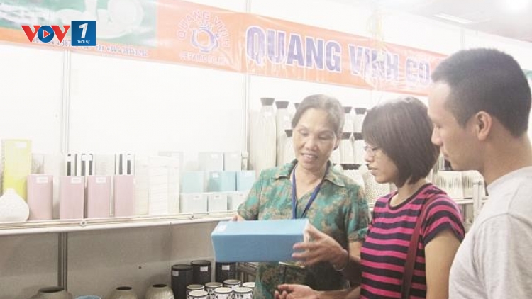 Người thổi hồn Việt vào các sản phẩm gốm sứ  và mang ra thị trường thế giới