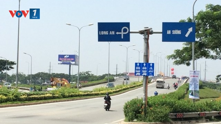 Hơn 1.500 tỷ đồng làm đường nối vào cao tốc thành phố Hồ Chí Minh - Trung Lương- giảm ùn tắc, kẹt xe và giảm áp lực cho Quốc lộ 1A (Thời sự đêm 25/10/2015)