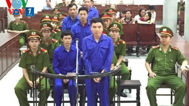 Xét xử sơ thẩm 6 bị cáo nguyên là cán bộ chủ chốt của Tổng Công ty Đường sắt Việt Nam và Ban quản lý Dự án đường sắt về tội "Lợi dụng chức vụ quyền hạn trong khi thi hành công vụ” (Thời sự trưa 26/10/2015)