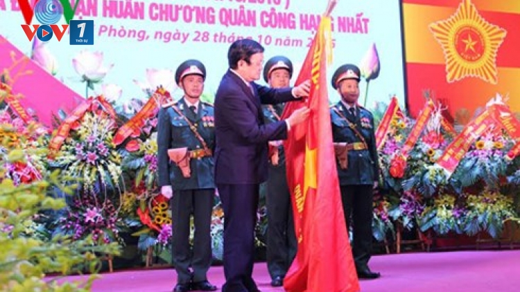 Chủ tịch nước dự Kỷ niệm 70 năm ngày truyền thống và trao tặng Huân chương Quân công hạng nhất cho Quân khu 3 (Thời sự trưa ngày 28/10/2015)