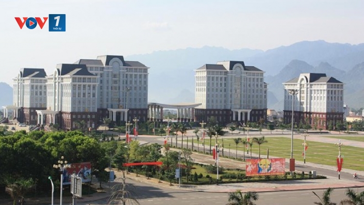 Tiết kiệm nguồn lực, phòng ngừa "hội chứng" trung tâm hành chính, tượng đài.